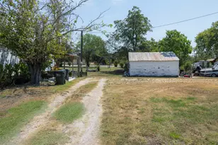 650 S Main St, Giddings, TX 78942 - Photo 8