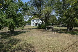 650 S Main St, Giddings, TX 78942 - Photo 2