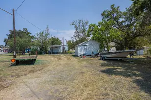 650 S Main St, Giddings, TX 78942 - Photo 6