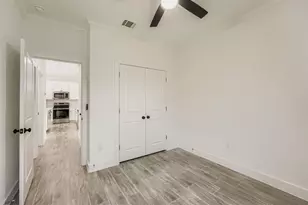 701 E 3rd St, Elgin, TX 78621 - Photo 18