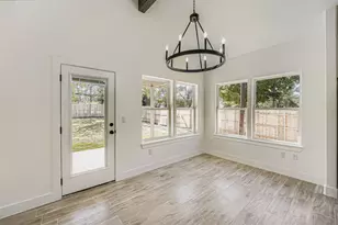 701 E 3rd St, Elgin, TX 78621 - Photo 10