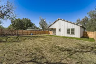 701 E 3rd St, Elgin, TX 78621 - Photo 32