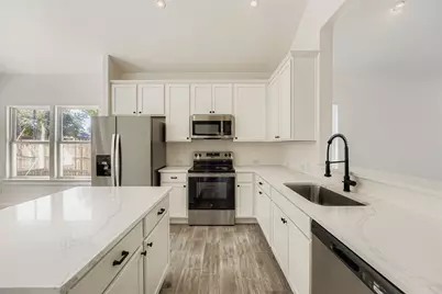 701 E 3rd Street, Elgin, TX 78621 - Photo 12