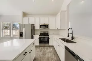 701 E 3rd St, Elgin, TX 78621 - Photo 12