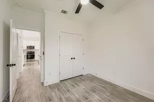 701 E 3rd St, Elgin, TX 78621 - Photo 18