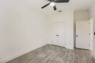 701 E 3rd St, Elgin, TX 78621 - Photo 24