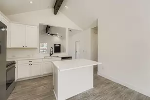 701 E 3rd St, Elgin, TX 78621 - Photo 14