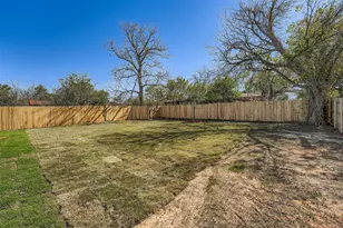 701 E 3rd St, Elgin, TX 78621 - Photo 26