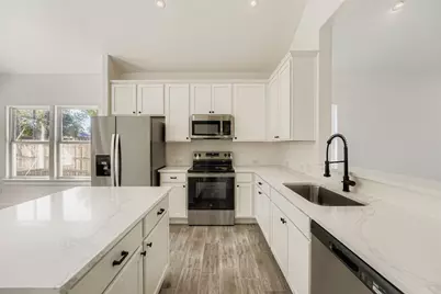 701 E 3rd Street, Elgin, TX 78621 - Photo 12