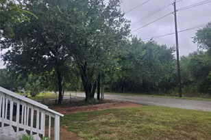1104 N Hackberry St, Lampasas, TX 76550 - Photo 6