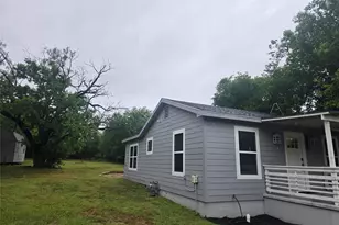 1104 N Hackberry St, Lampasas, TX 76550 - Photo 10