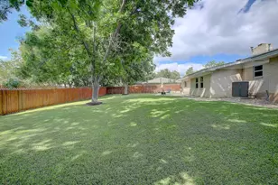 1902 E 18th St, Georgetown, TX 78626 - Photo 2