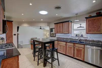 1902 E 18th Street, Georgetown, TX 78626 - Photo 6