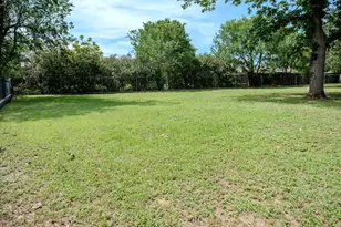 210 Loesch Dr, Elgin, TX 78621 - Photo 36