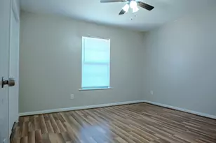 210 Loesch Dr, Elgin, TX 78621 - Photo 22