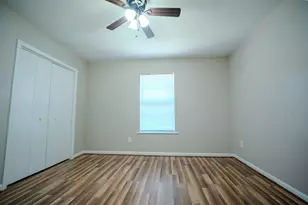 210 Loesch Dr, Elgin, TX 78621 - Photo 26