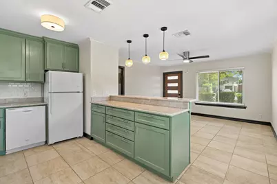 904 Plateau Circle, Austin, TX 78745 - Photo 10