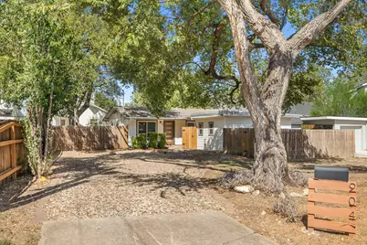 904 Plateau Circle, Austin, TX 78745 - Photo 6