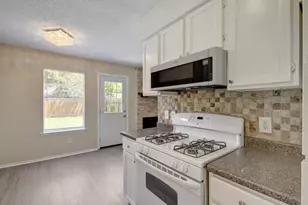 418 Linden St, Bastrop, TX 78602 - Photo 14