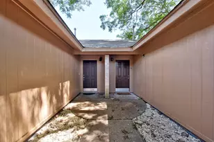 418 Linden St, Bastrop, TX 78602 - Photo 2