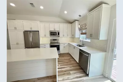 104 Cowal Drive S, Briarcliff, TX 78669 - Photo 4