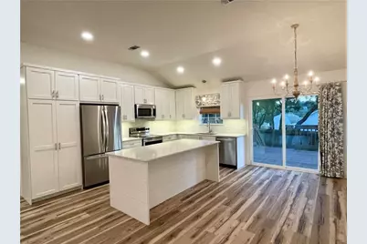 104 Cowal Drive S, Briarcliff, TX 78669 - Photo 2