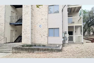 1013 Chestnut Street #C2, San Marcos, TX 78666 - Photo 2