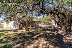 500 Grand Prairie Cir, Dripping Springs, TX 78620 - Photo 26