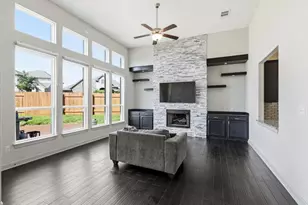 261 Ashleaf Dr, Buda, TX 78610 - Photo 4