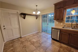 609 Cottonwood St, Lockhart, TX 78644 - Photo 2