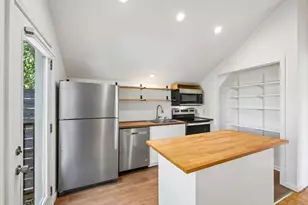 1710 E 16th St, Austin, TX 78702 - Photo 12