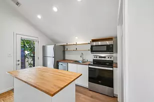 1710 E 16th St, Austin, TX 78702 - Photo 8
