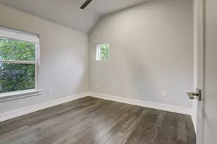 1224 Eleanor St, Austin, TX 78721 - Photo 10