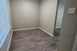 202 E 32nd St, Austin, TX 78705 - Photo 1