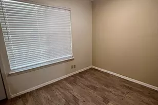 202 E 32nd St, Austin, TX 78705 - Photo 8