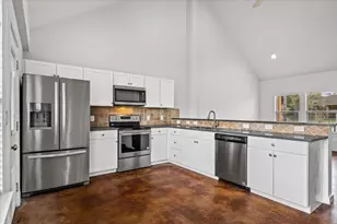 9913 Little Creek Cir, Dripping Springs, TX 78620 - Photo 10