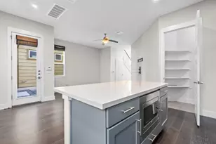1004 Banyon St, Austin, TX 78757 - Photo 12