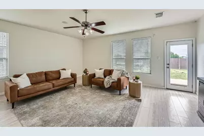 2004 S Ash Cove W, Hutto, TX 78634 - Photo 8