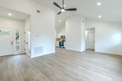 119 W Kikipua Lane, Bastrop, TX 78602 - Photo 4