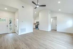 119 W Kikipua Ln, Bastrop, TX 78602 - Photo 4
