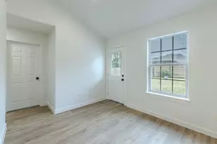 119 W Kikipua Ln, Bastrop, TX 78602 - Photo 10