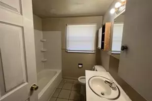 610 N Main St, Kyle, TX 78640 - Photo 8