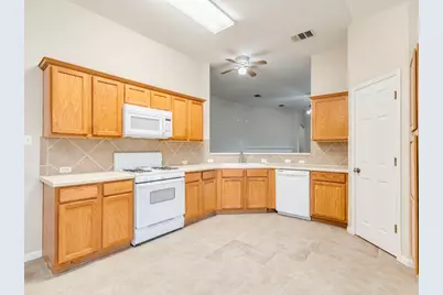 157 Maplewood S, Kyle, TX 78640 - Photo 6