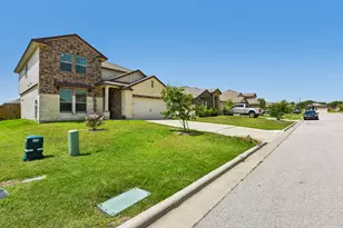 105 Green Jay Dr, Jarrell, TX 76537 - Photo 4