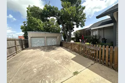 129 E Crockett Street, La Grange, TX 78945 - Photo 16
