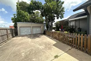 129 E Crockett St, La Grange, TX 78945 - Photo 16