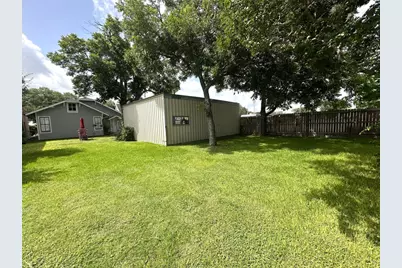 129 E Crockett Street, La Grange, TX 78945 - Photo 14