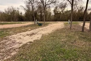 270 Hidden Path, Lockhart, TX 78644 - Photo 18