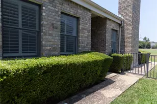 5 Champions Ln, Lakeway, TX 78734 - Photo 2