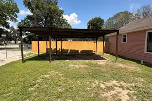 105 S Cedar St, Luling, TX 78648 - Photo 20